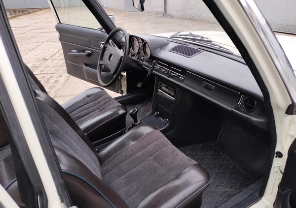 Mercedes-Benz Inny cena 53000 przebieg: 38000, rok produkcji 1975 z Swarzędz małe 121